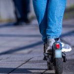 Rettungshubschrauber-Einsatz: Neunjähriger wird auf E-Scooter lebensgefährlich verletzt