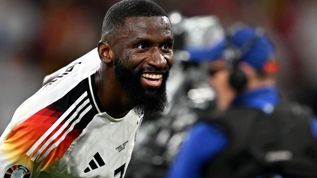 Hallenfußball: Antonio Rüdigers Team gewinnt Icon League vor 10.000 Fans