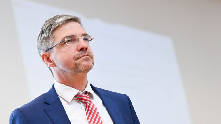 Bürgerentscheid in Potsdam: Stadt prüft rechtliche Schritte wegen Postkarten zur Abwahl