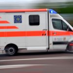 Unfall auf der Autobahn: Zu schnell auf nasser Autobahn: vier Verletzte nach Unfall