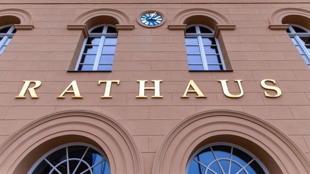 Kommunen: Finanzstreit beigelegt - Schwerin hat Haushalt für 2025