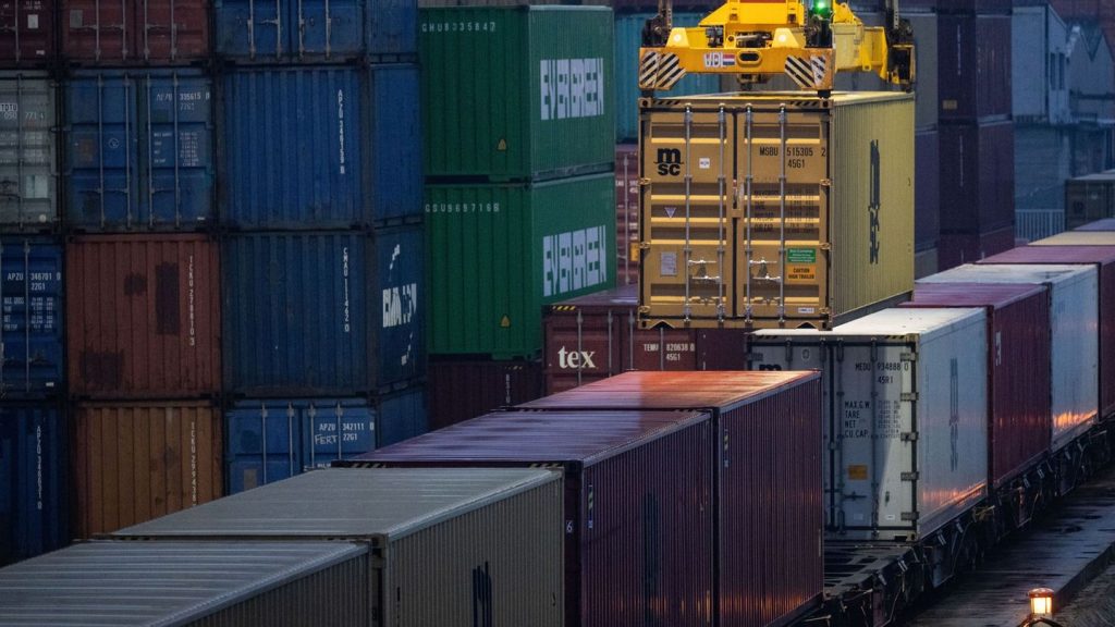 Wirtschaftsflaute: Stimmung in der Wirtschaft verbessert sich leicht