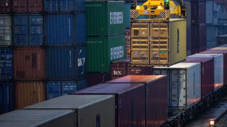 Wirtschaftsflaute: Stimmung in der Wirtschaft verbessert sich leicht