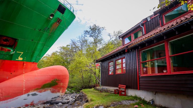 Schiffs-Vorfall in Norwegen: Norwegen: Auf Grund gelaufenes Containerschiff geborgen