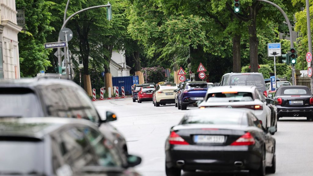 Verkehrsbehinderungen: Vollsperrung der Elbchaussee beginnt früher