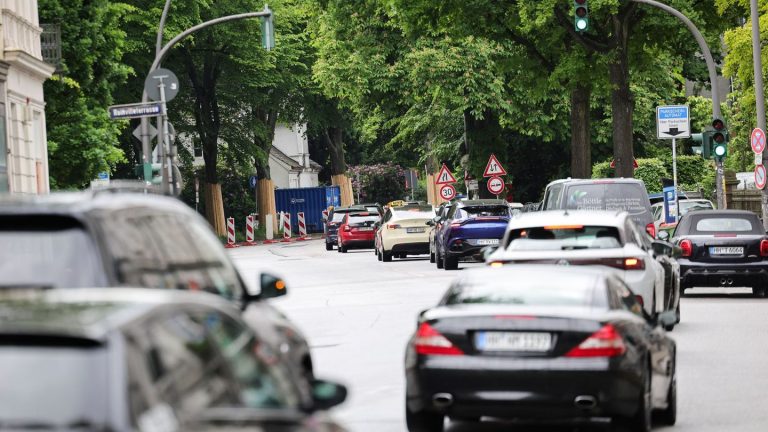 Verkehrsbehinderungen: Vollsperrung der Elbchaussee beginnt früher