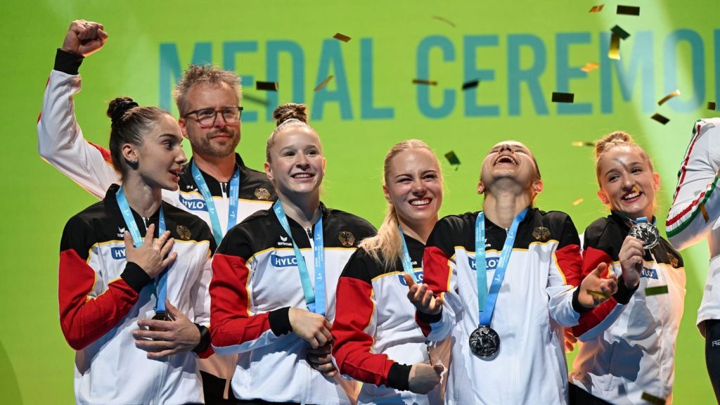Überraschung durch Turnerinnen: Carbonara nach Coup: Teenager-Team feiert EM-Silber