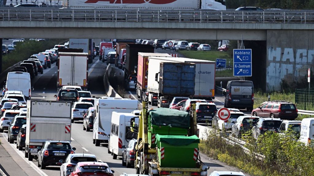 Verkehr: Volle Straßen zum Start ins Himmelfahrts-Wochenende