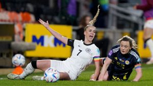 Sexismus im Fußball: Giulia Gwinn: "In meinen Augen ist dieser Vorfall bodenlos"