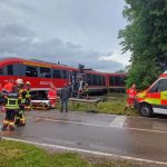 Niederbayern: Nach Kollision mit Lkw beginnt Bergung der Regionalbahn