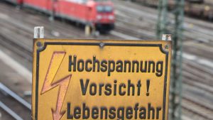 Unfall: 19-Jähriger stirbt durch Stromschlag auf Güterwaggon
