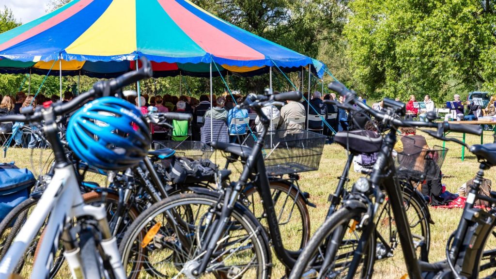 Feiertag: Radeln, Bollerwagen, Bier: Brandenburg feiert Himmelfahrt