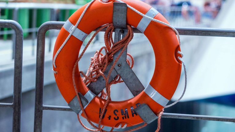 Wolgaster Hafen: Mann will Angler aus Wasser retten - beide tot