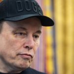 Elon Musk: Er zeigt sich mit Veilchen bei Donald Trump