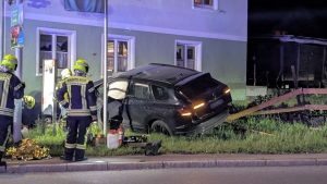 Landkreis Ravensburg: Auto prallt gegen Gasthaus-Wand - fünf Verletzte