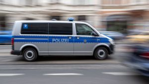 Vandalismus: Unbekannte bewerfen Polizeiposten in Leipzig-Connewitz