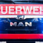 Hoher Schaden: Dachstuhlbrand in Leer – zwei Feuerwehrleute verletzt