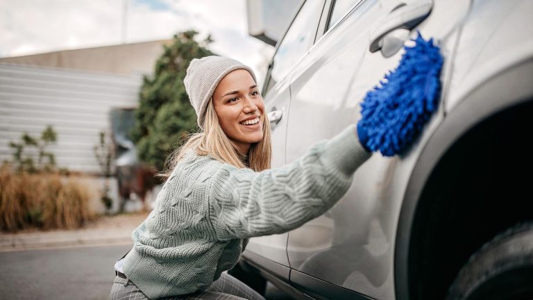 Innen und außen blitzeblank: Sauber und gepflegt: So waschen Sie Ihr Auto richtig