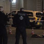 Berlin-Neukölln: Mann sticht Polizisten vor Polizeiwache in den Hals