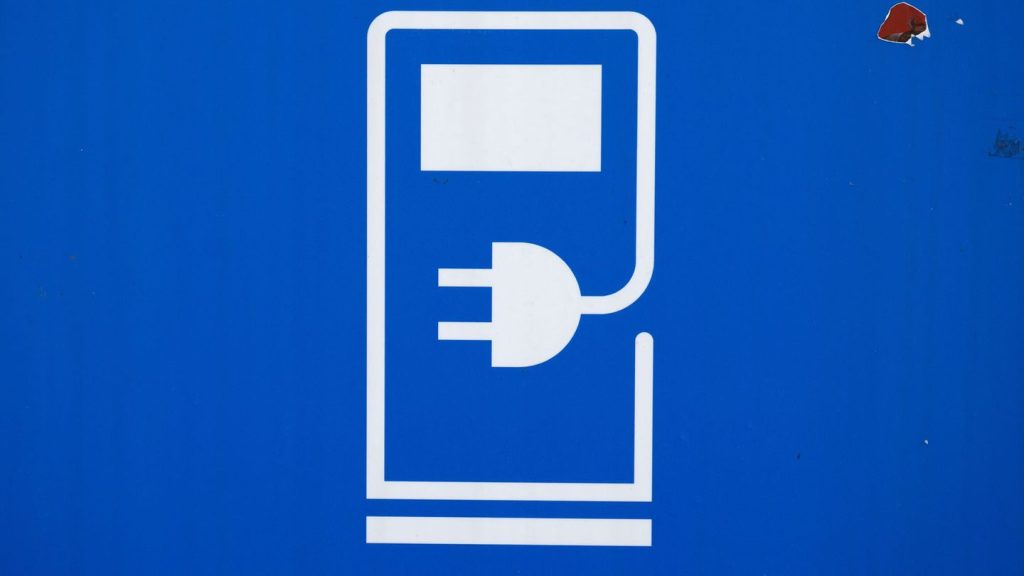 Studie der HUK Coburg: Mehrheit der Autobesitzer macht um E-Autos großen Bogen