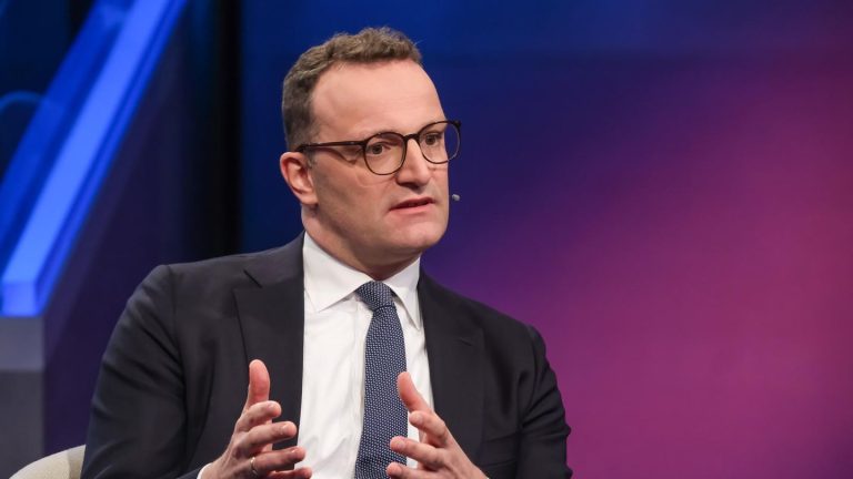 "Maischberger": Abstimmen mit Rechtsextremen? Spahn windet sich