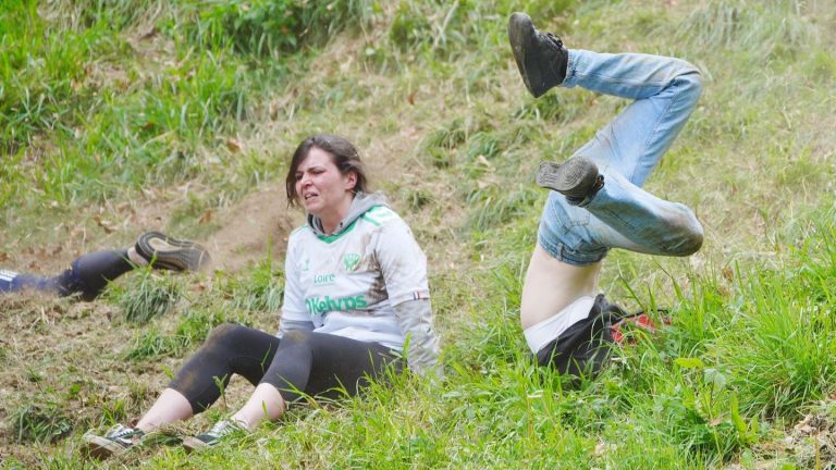 Wilder Brauch in England: Hals über Kopf dem Käse hinterher