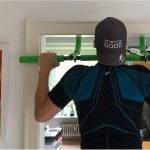 Krafttraining zu Hause: Klimmzugstangen für die Tür: Wie stabil sind mobile Fitnessgeräte?