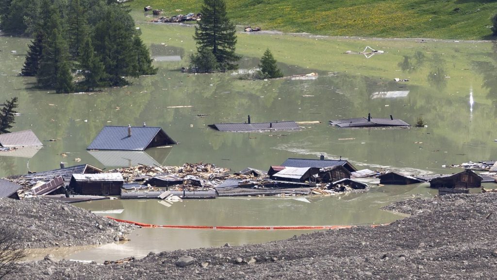 Unglück in Schweizer Alpen: Nach Gletscherabbruch: Gestauter See läuft ab