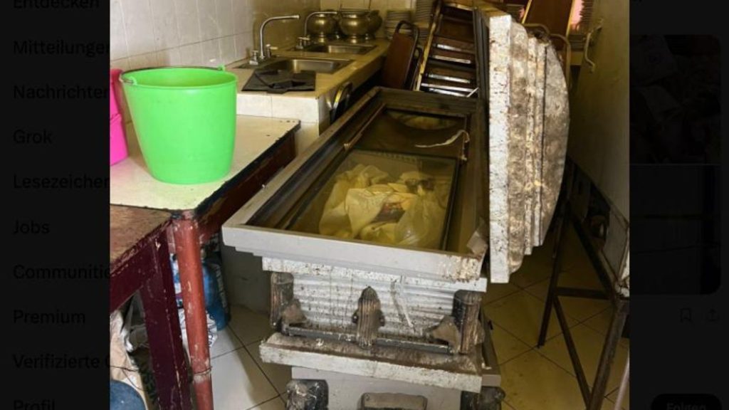 Mexiko-City: 800 Teenager feiern wilde Party mit Särgen als Kühlboxen