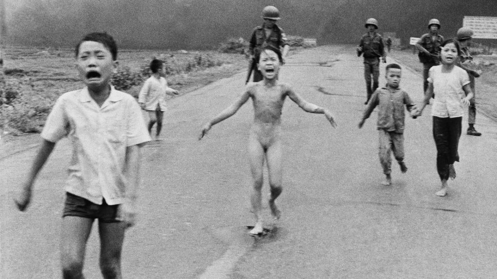 Vietnamkrieg: Zweifel an Urheberschaft: Wer fotografierte das "Napalm-Mädchen"?