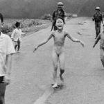 Vietnamkrieg: Zweifel an Urheberschaft: Wer fotografierte das "Napalm-Mädchen"?