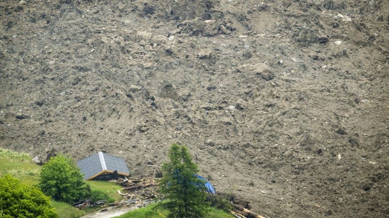 Schweiz: Gletscher stürzt auf Blatten: Dorf unter Geröll begraben