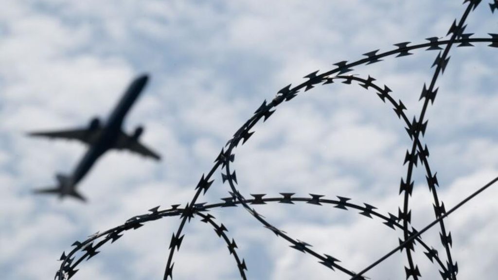 Massendeportationen: Trump lässt fleißig abschieben – jetzt auch ins ärmste Land der Welt?