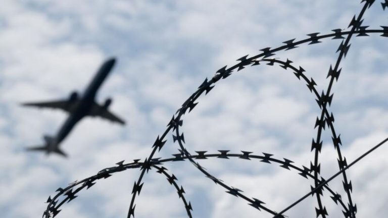 Massendeportationen: Trump lässt fleißig abschieben – jetzt auch ins ärmste Land der Welt?
