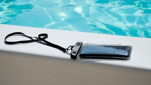 Reisebegleiter: Wasserdichte Handyhüllen: So schützen Sie Ihr Smartphone im Urlaub