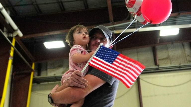 Angst vor Enteignung: Darum nimmt Donald Trump Menschen aus Südafrika in den USA auf