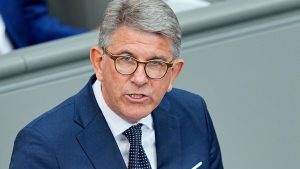Kultur und Wissenschaft: Weimer fürchtet "globalen Kulturkampf"