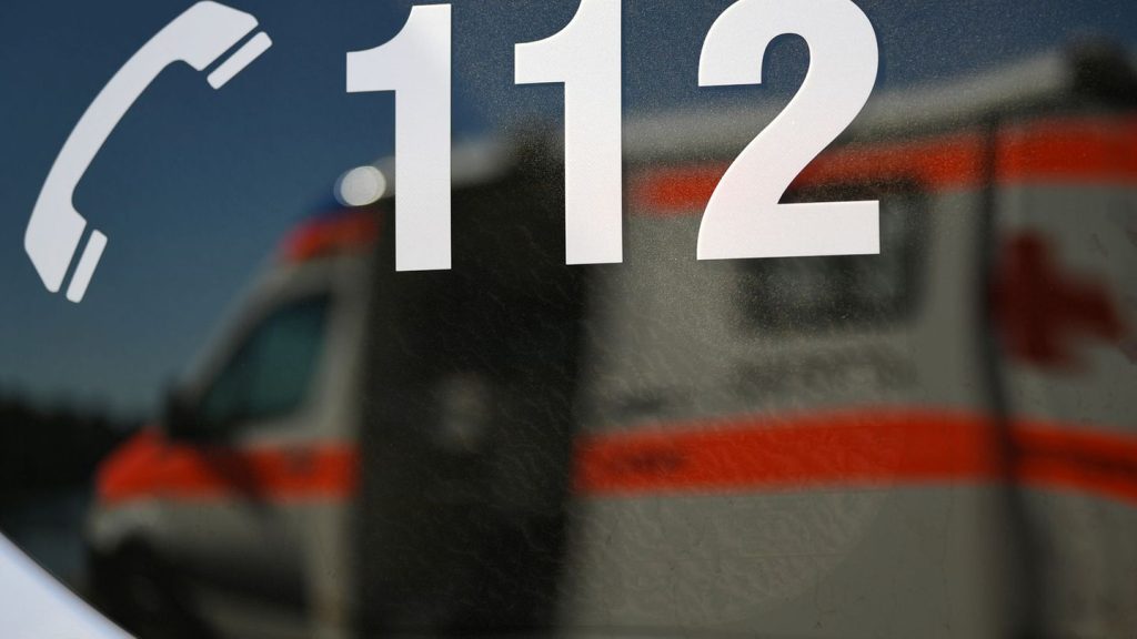 Notfälle: Jugendlicher fällt während Klassenausflug aus zweitem Stock