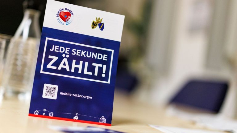 Erste Hilfe: Helfer in der Nähe - wie App-Alarmierung Leben retten soll