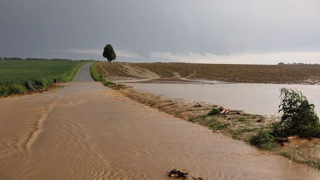 Viele Notrufe: Unwetter: viele Notrufe, Verletzte durch Hagel