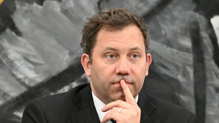 Klingbeil bringt umfassende Steuerentlastungen für Unternehmen auf den Weg