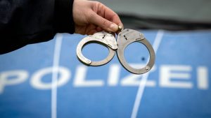 Kriminalität: Zwei Menschen bei Messerattacke schwer verletzt