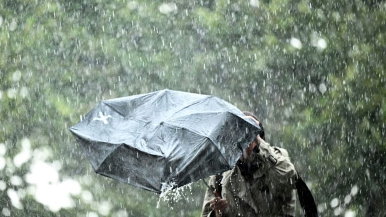 Abgesagte Veranstaltungen und Verletzte durch Hagel: Folgen von Gewitterfront