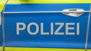 Verbotene Accessoires: 21-Jähriger läuft mit Hakenkreuz-Kette durch Dresden
