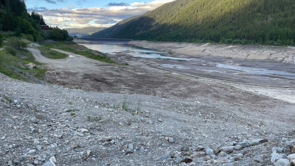 Massiver Wasserverlust: Leck von südtiroler Stausee macht Fischumsiedlung nötig