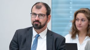 Grundgesetz: Kinderrechte ins Grundgesetz - Minister unterstützt Petition