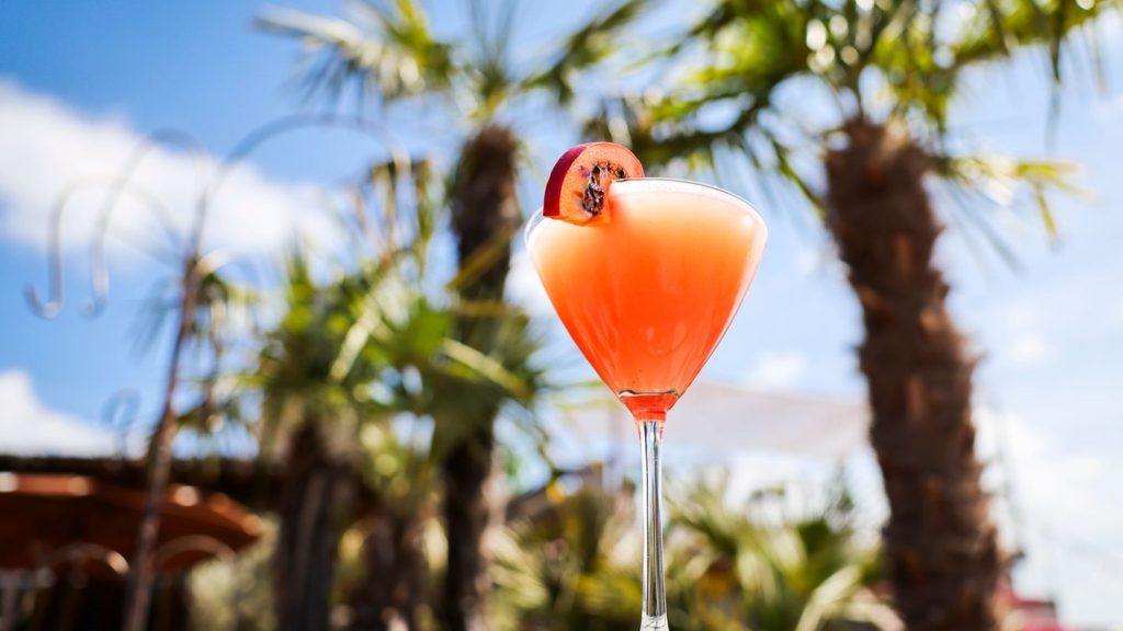 Gesellschaft: Sind das die Sommertrends? Sunscreen-Lust und Pornstar-Drink