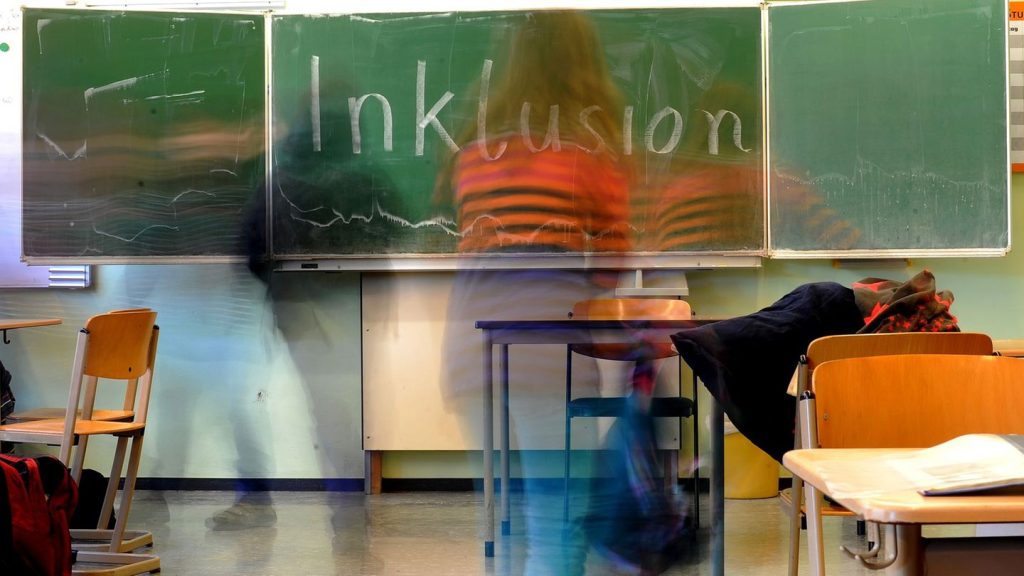 Inklusiv lernen: Umfrage unter Lehrkräften: Gelingt Inklusion an Schulen?