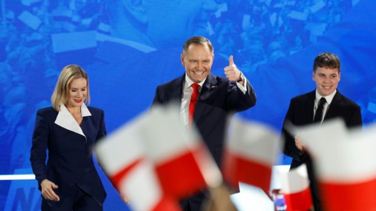 Rechtsnationalist Nawrocki wird Präsident in Polen - Sorge um pro-europäischen Kurs in Warschau