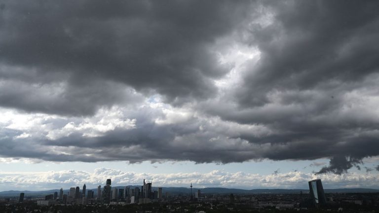 Wetterprognose: Wetter in Hessen: Schauer und Gewitter am Montag